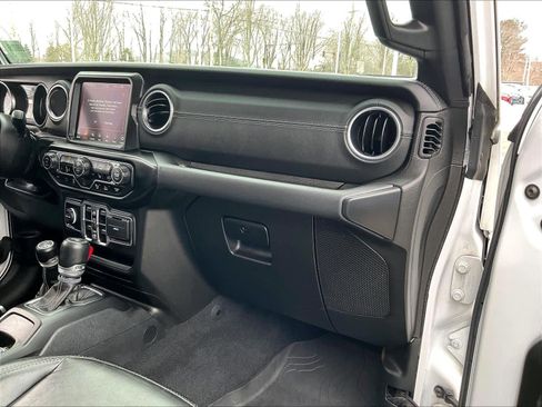 Used 2022 Jeep Wrangler Unlimited Sahara w/ Cold Weather Group image 13