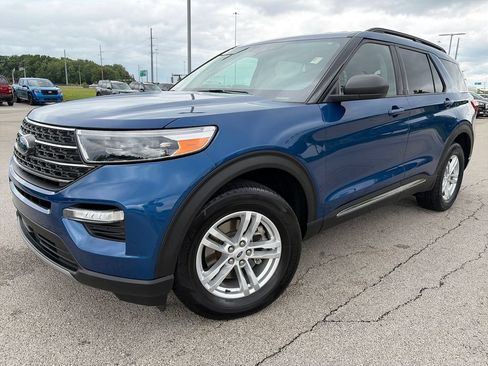 Used 2023 Ford Explorer XLT w/ Equipment Group 202A AWD/4WD image 3