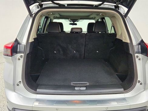 Used 2025 Nissan Rogue SV w/ SV Premium Package FWD image 22
