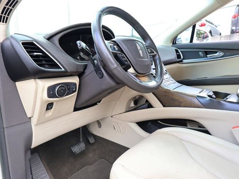 Used 2019 Lincoln Nautilus Select FWD image 33