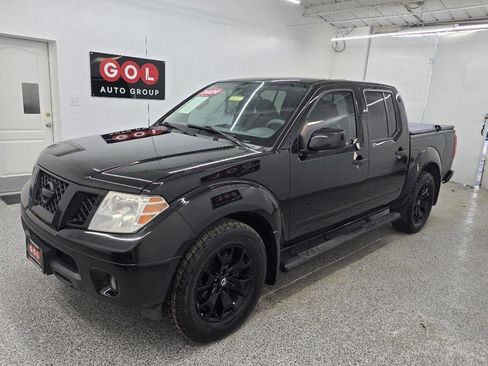 Used 2020 Nissan Frontier SV w/ Midnight Edition Floor Mats RWD image 3