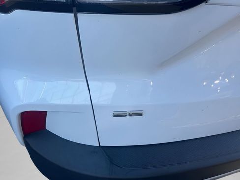 Used 2021 Ford Escape SE image 15