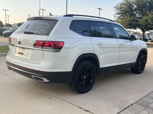 Used 2023 Volkswagen Atlas SE w/ Panoramic Sunroof Package FWD image 9