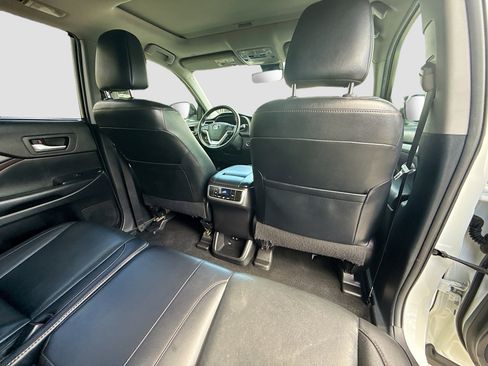 Used 2019 Toyota Highlander XLE image 30