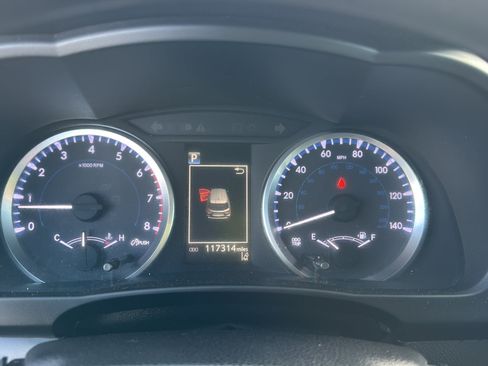 Used 2017 Toyota Highlander LE FWD image 29