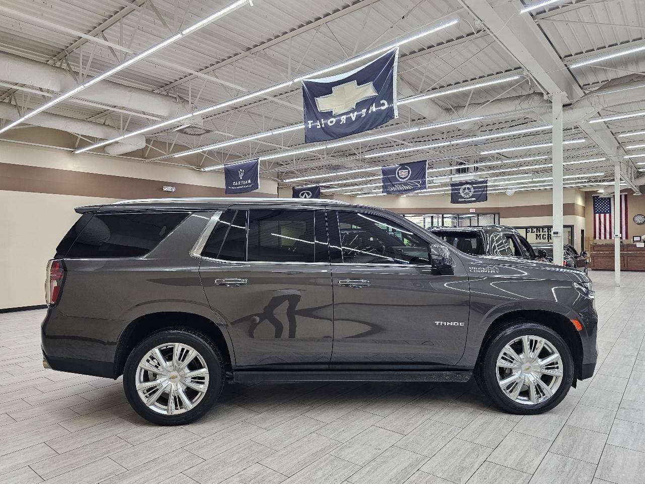 Used 2021 Chevrolet Tahoe High Country w/ Premium Package AWD/4WD image 5