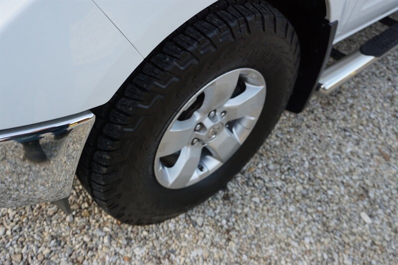 Used 2009 Nissan Frontier SE w/ SE Value Truck Pkg RWD image 43