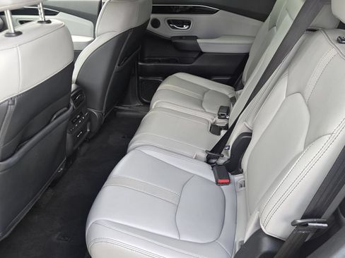 Used 2025 Honda Pilot EX-L image 12