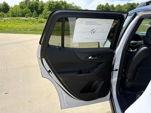New 2026 Chevrolet Equinox LT w/ Convenience Package II FWD image 48