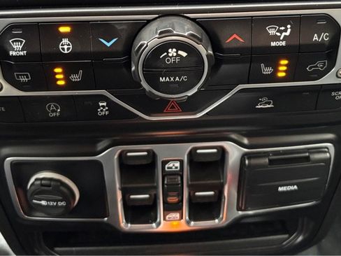 Used 2022 Jeep Wrangler Sport image 19