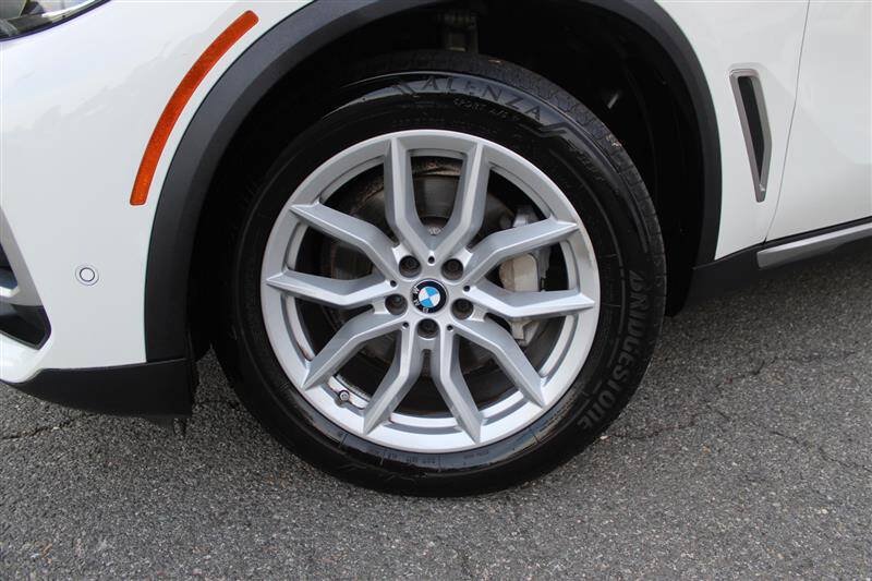 Used 2023 BMW X5 xDrive40i w/ Premium Package AWD/4WD image 9