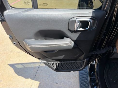 Used 2021 Jeep Wrangler Unlimited Sahara w/ Cold Weather Group AWD/4WD image 17