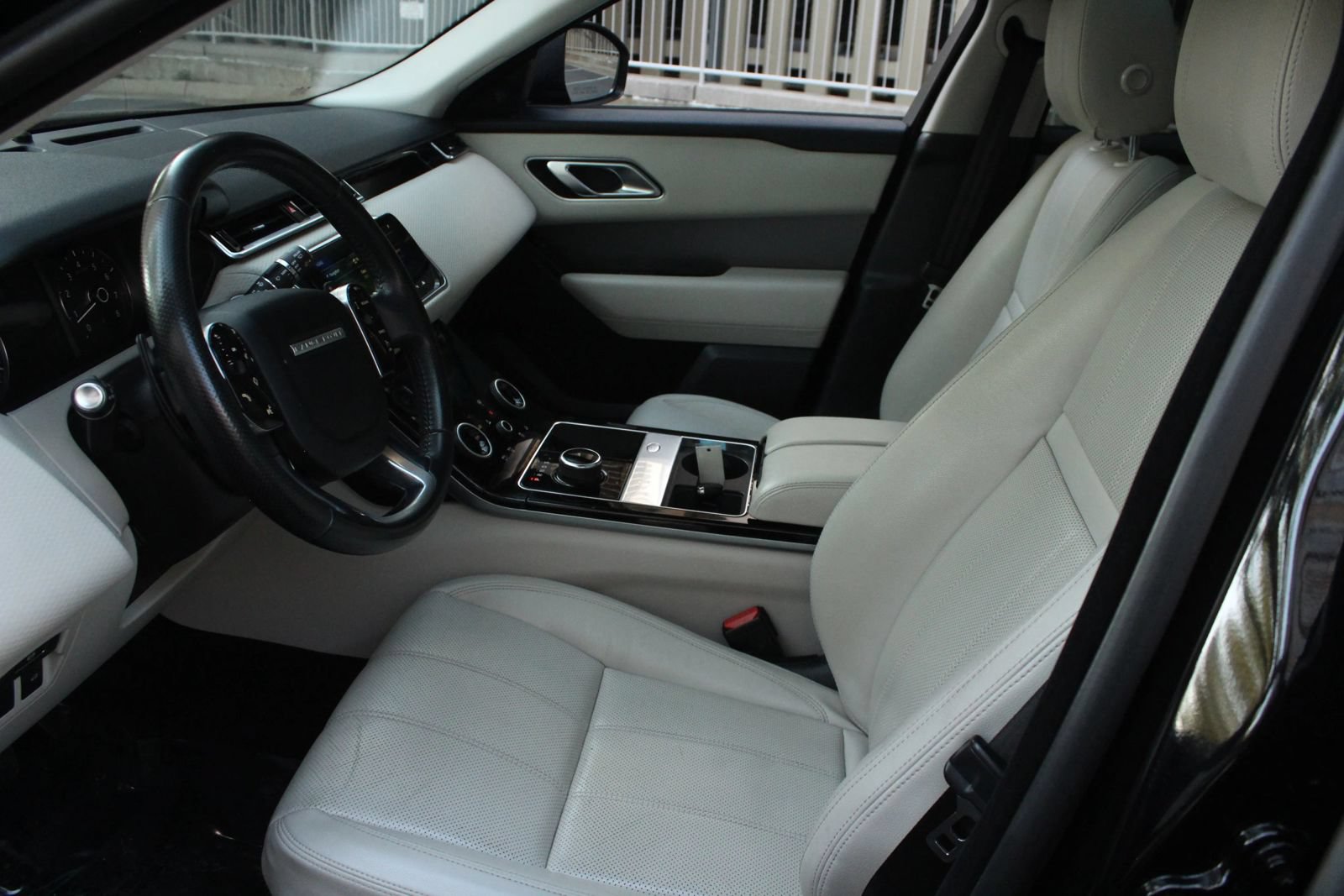 Used 2020 Land Rover Range Rover Velar S AWD/4WD image 14