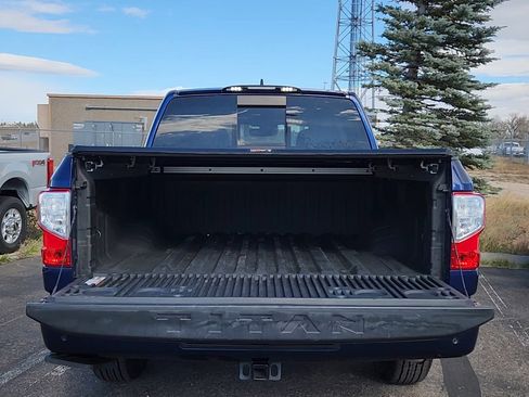 Used 2022 Nissan Titan SV w/ SV Convenience Package image 19