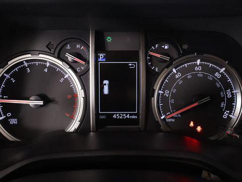 Used 2022 Toyota 4Runner TRD Off-Road Premium AWD/4WD image 4