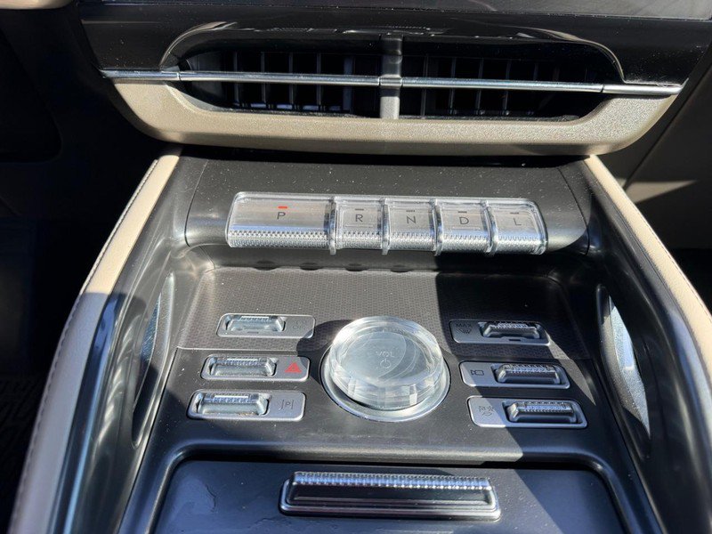 Used 2024 Lincoln Nautilus Premier AWD/4WD image 15