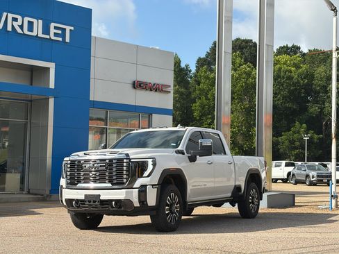 Used 2024 GMC Sierra 2500 Denali Ultimate w/ Max Trailering Package AWD/4WD image 8