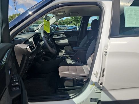 Used 2023 Chevrolet TrailBlazer LS FWD image 9