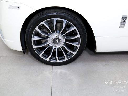Used 2020 Rolls-Royce Dawn image 32