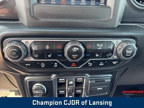 Used 2022 Jeep Gladiator Sport image 28