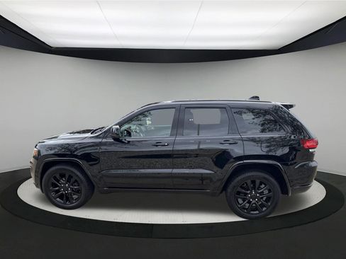 Used 2017 Jeep Grand Cherokee Altitude AWD/4WD image 5