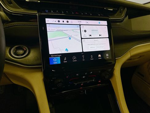 Used 2023 Jeep Grand Cherokee 4WD 4xe w/ Luxury Tech Group II image 26