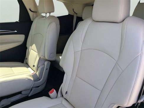 Used 2024 Buick Enclave Essence image 14