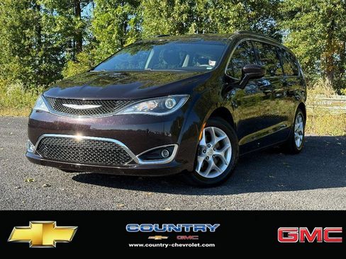 Used 2018 Chrysler Pacifica Touring Plus w/ Tire & Wheel Group image 1