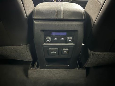 Used 2020 Chevrolet Traverse LT w/ LT Premium Package FWD image 24