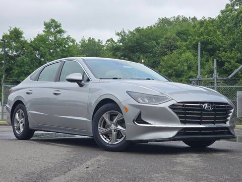 Used 2021 Hyundai Sonata SE FWD image 2