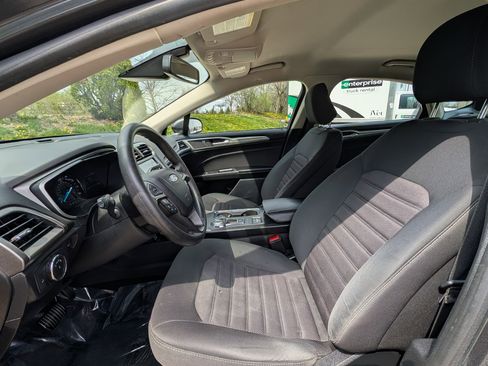 Used 2020 Ford Fusion SE image 10