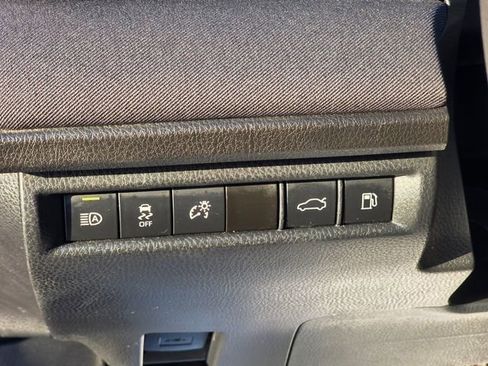 Used 2025 Toyota Camry LE image 7