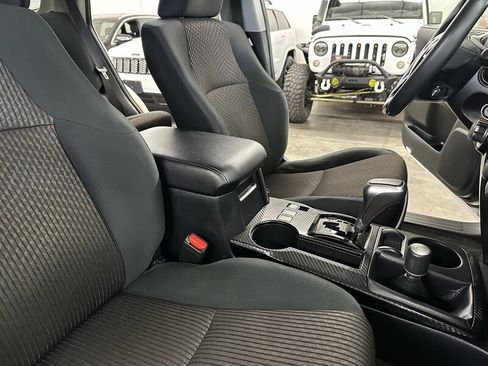 Used 2017 Toyota 4Runner TRD Off-Road AWD/4WD image 32