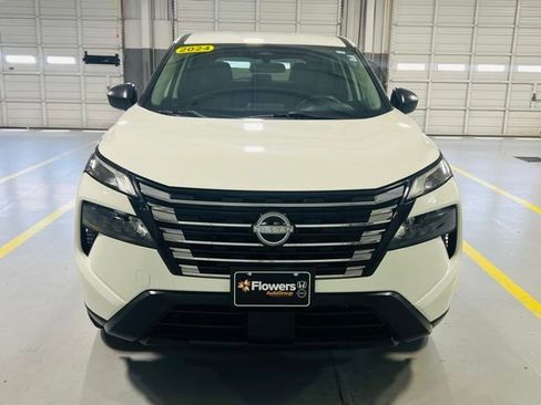 Used 2024 Nissan Rogue S FWD image 12