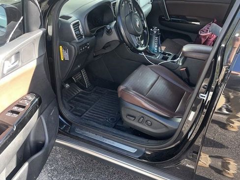 Used 2017 Kia Sportage SX image 2