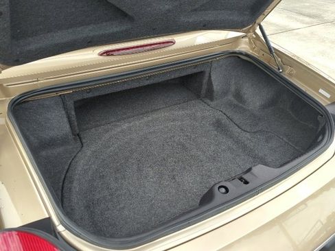 Used 2005 Ford Thunderbird image 9