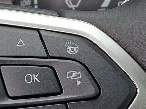 New 2025 Volkswagen Taos SEL image 22