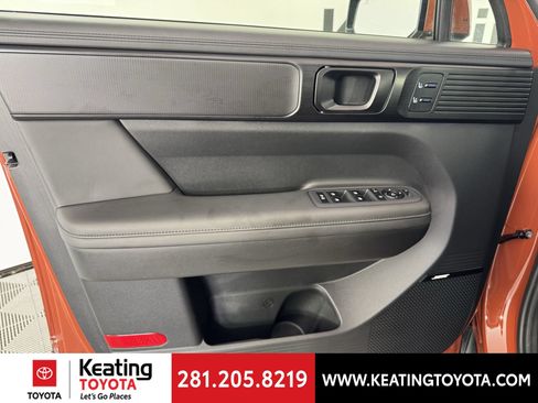 Used 2025 Hyundai Santa Fe Calligraphy FWD image 11