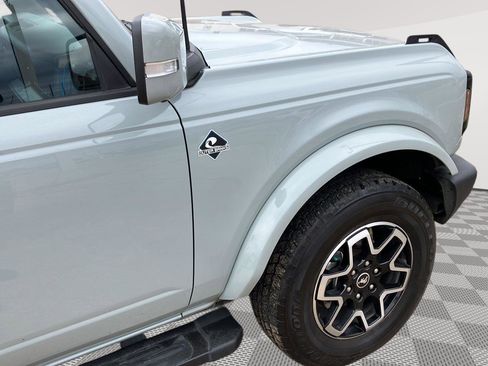 Used 2023 Ford Bronco Outer Banks image 9