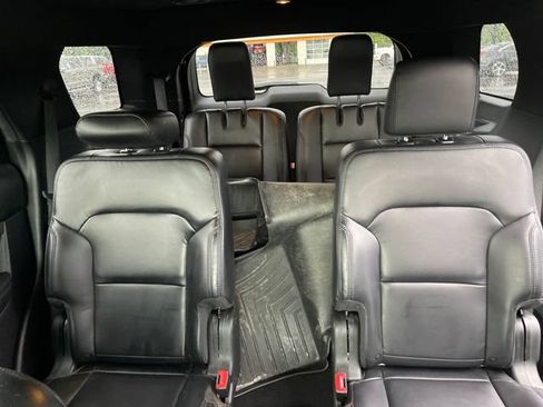 Used 2019 Ford Explorer XLT w/ Equipment Group 202A FWD image 27