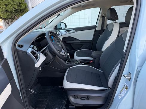 New 2026 Volkswagen Taos SE image 17