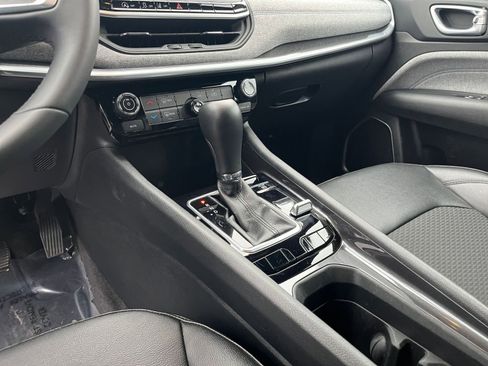 Used 2025 Jeep Compass Latitude image 41