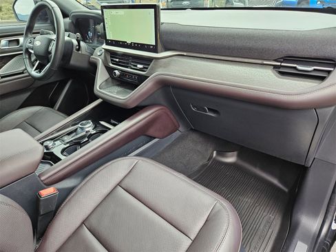Used 2025 Ford Explorer Platinum w/ Ultimate Package image 29