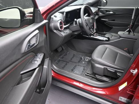 Used 2024 Chevrolet Trax RS FWD image 10