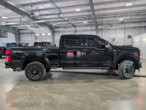 Used 2025 Ford F250 4x4 Crew Cab Super Duty image 2