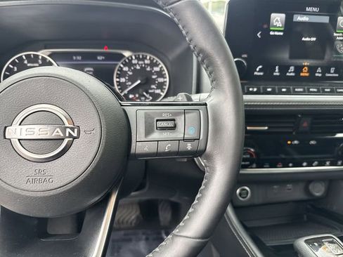 Used 2023 Nissan Rogue SL w/ SL Premium Package image 18