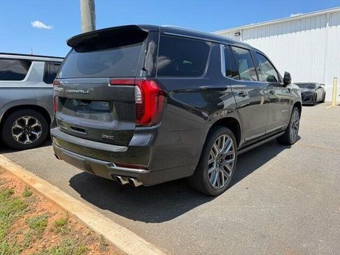 Used 2025 GMC Yukon Denali Ultimate AWD/4WD image 4