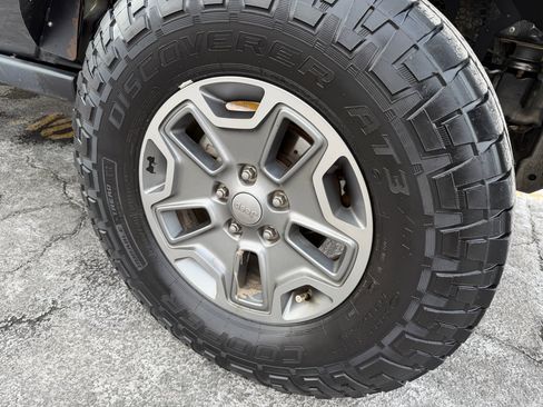 Used 2015 Jeep Wrangler Rubicon w/ Dual Top Group image 8