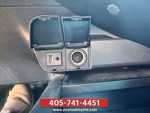 Used 2019 Toyota Camry XSE FWD image 12