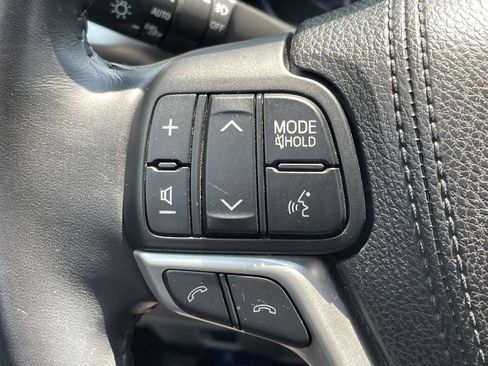 Used 2018 Toyota Highlander XLE FWD image 32